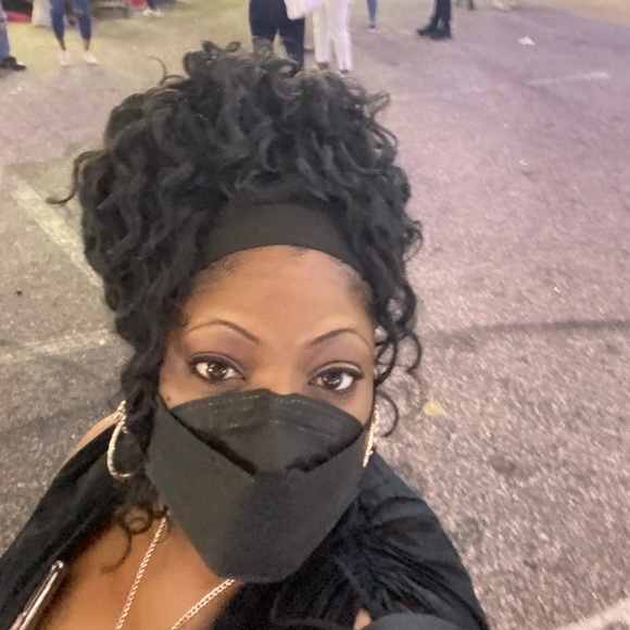 Meet the Posher Other - Meet your Posher, Lenora